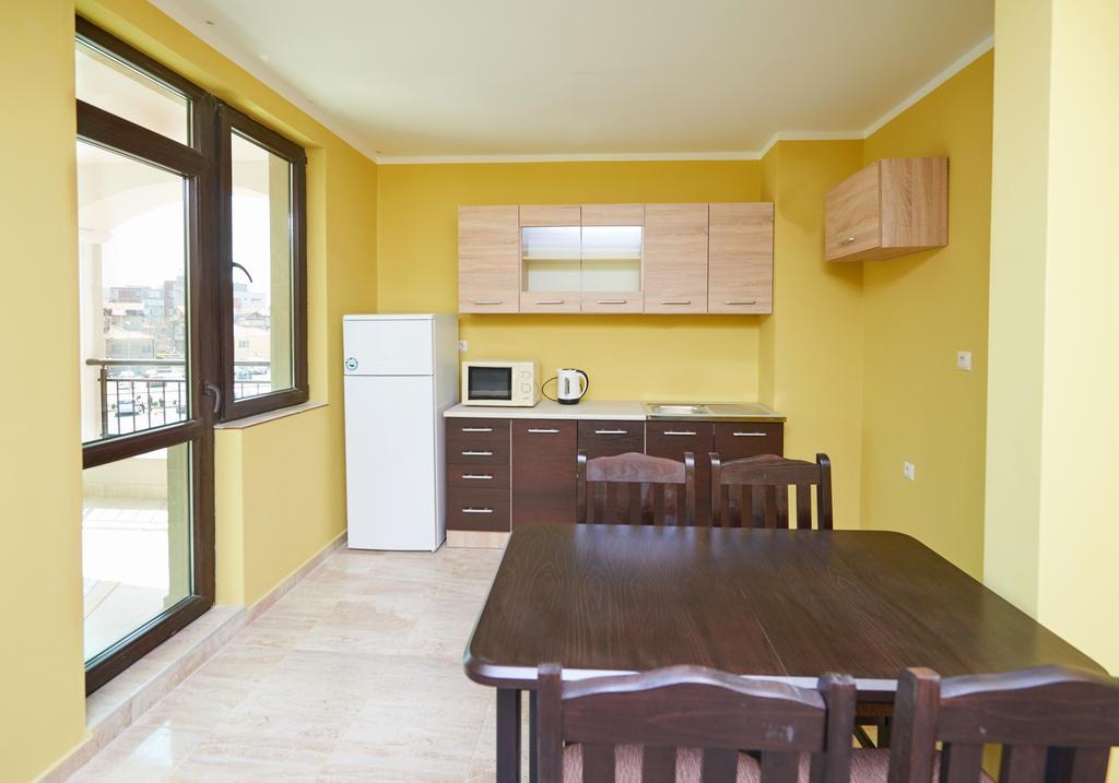 Evi Apartments 2 Pomorie Exterior foto